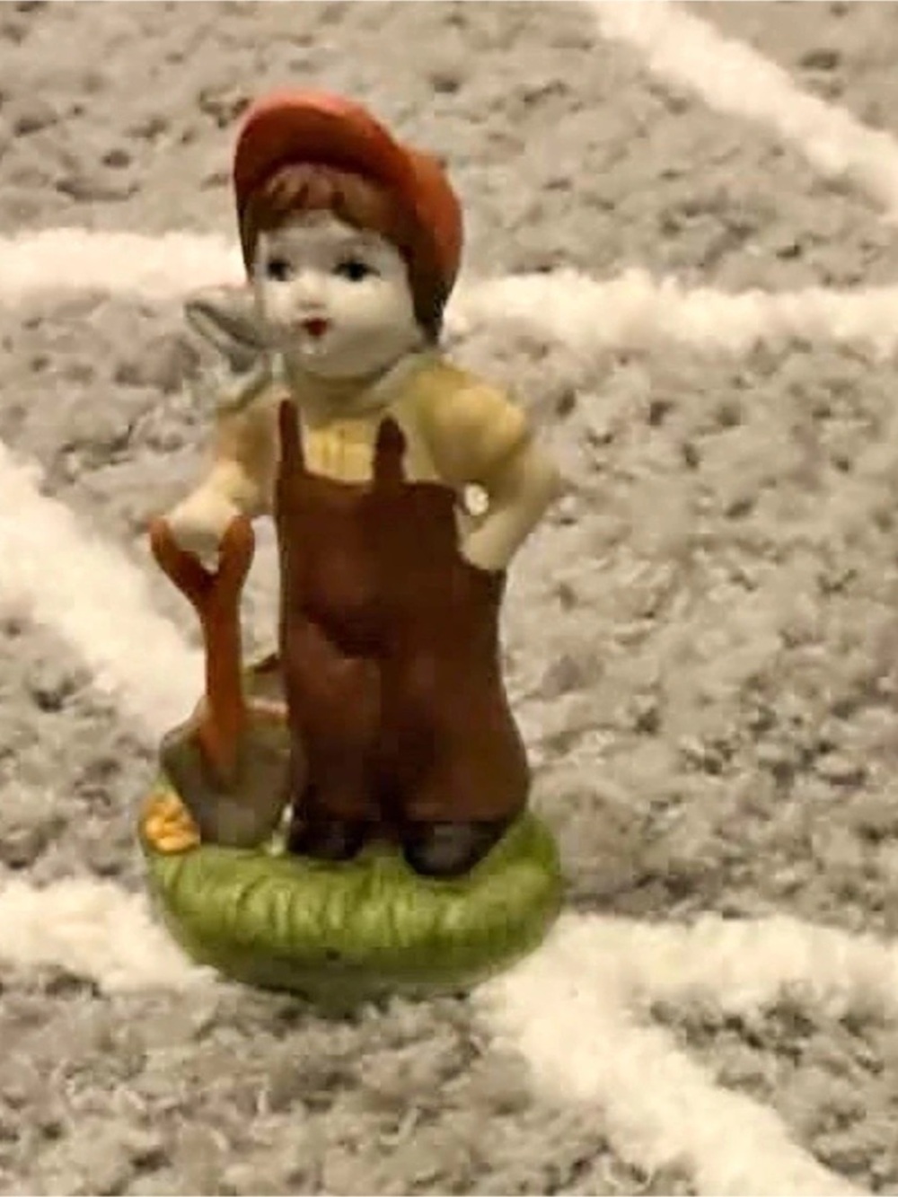 Vintage-Style Gardener Figurine Brown & Green